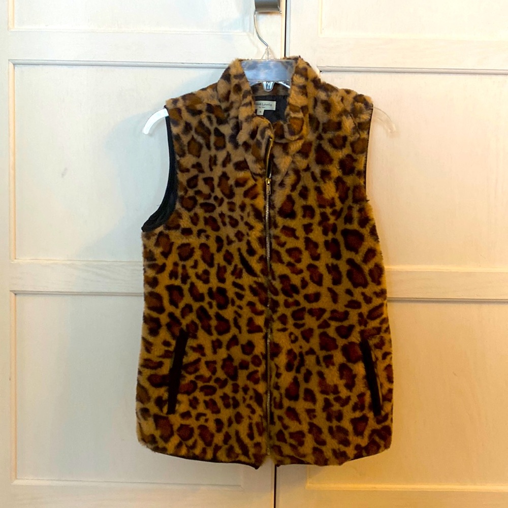 S leopard print vest.